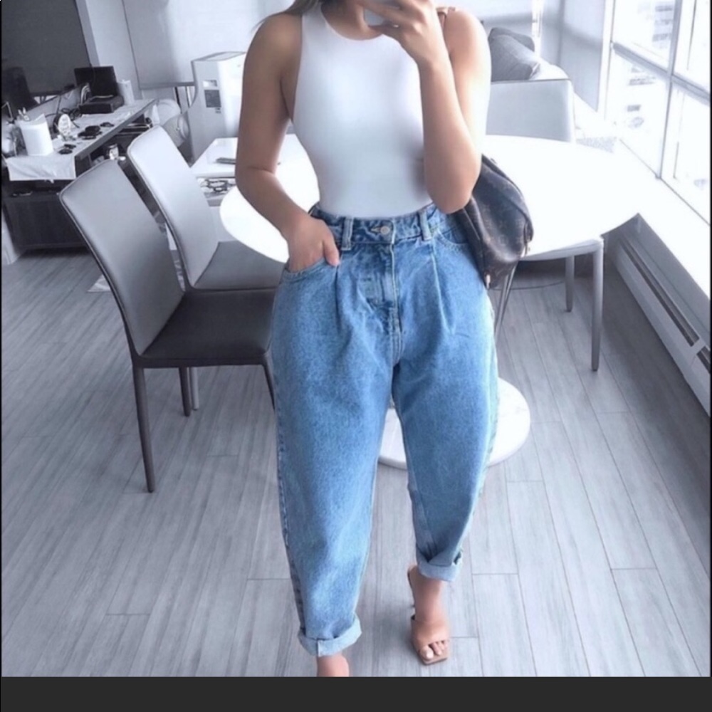 Hot Trend Zara Slouchy Jeans. Must Have